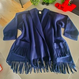 Jolie veste en polar bleue foncée à manches longues avec poches et franges